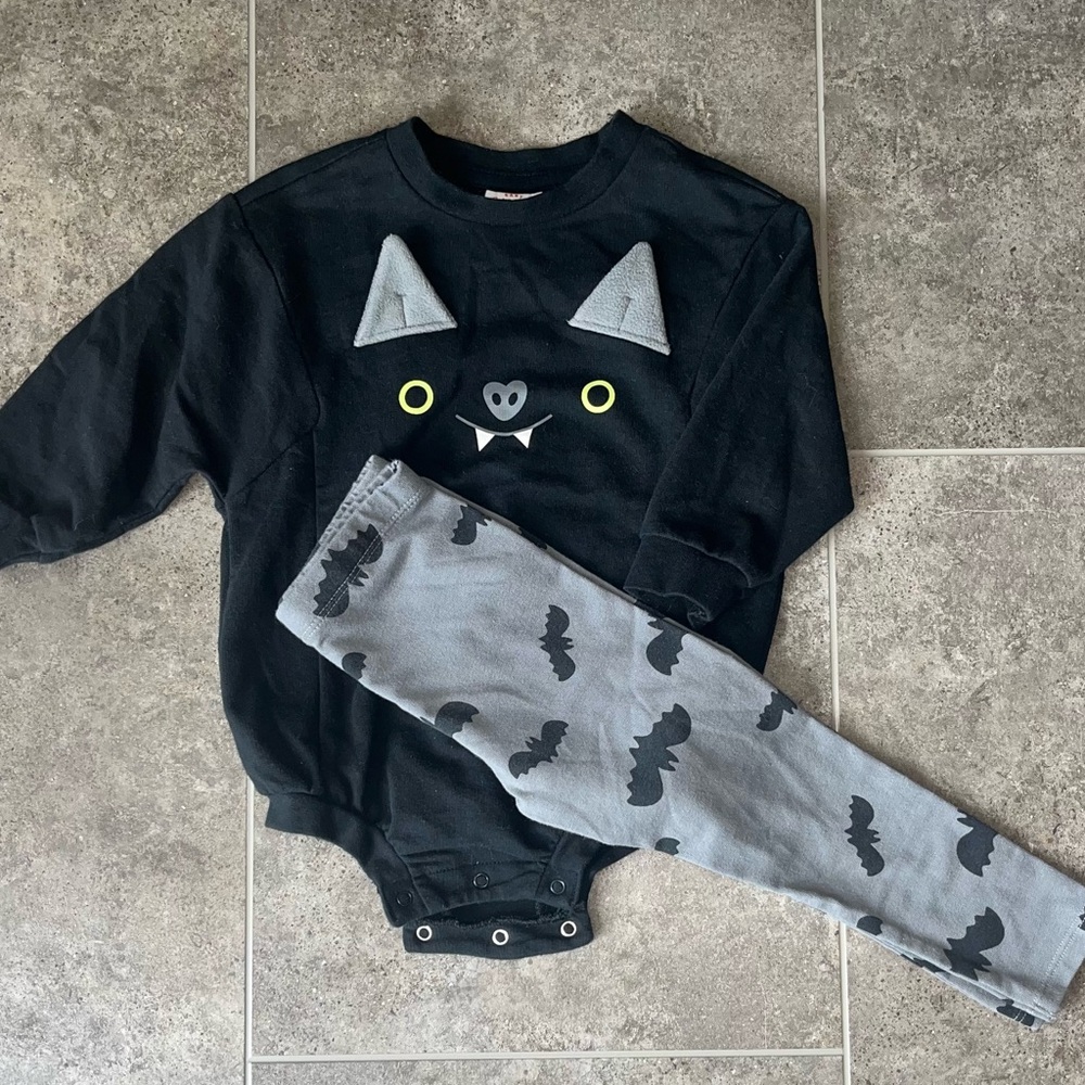 Cat & Jack Baby Bat Halloween 2 Piece Outfit Size 18 Months Fall
